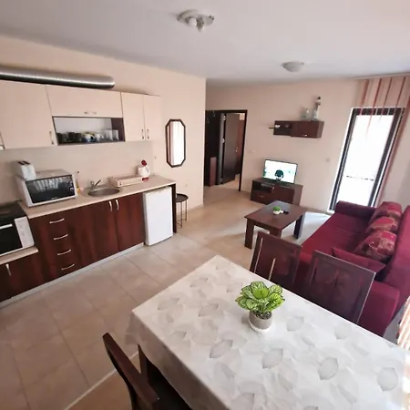 Апартамент Pomorie City Apartments