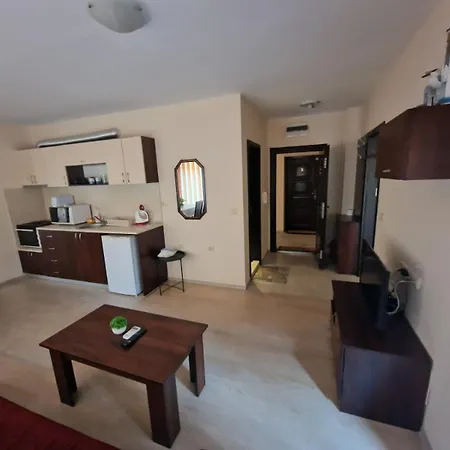 Апартамент Pomorie City Apartments *